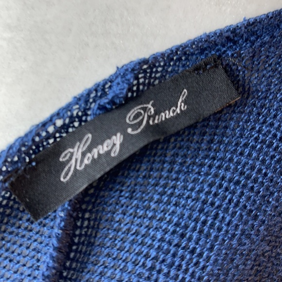 HONEY PUNCH Sweater cross-front long sleeve light weight sweater - Picture 6 of 6